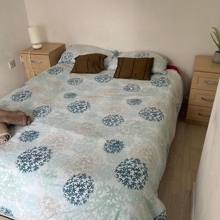 Redecorated Double Room With Shared Bathroom And Kitchen Londres Extérieur photo